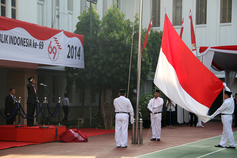 Menteri ESDM Pimpin Apel Upacara HUT Kemerdekaan RI Ke 69